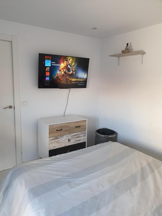 Beachside Apartment In Τορεβιέχα Εξωτερικό φωτογραφία