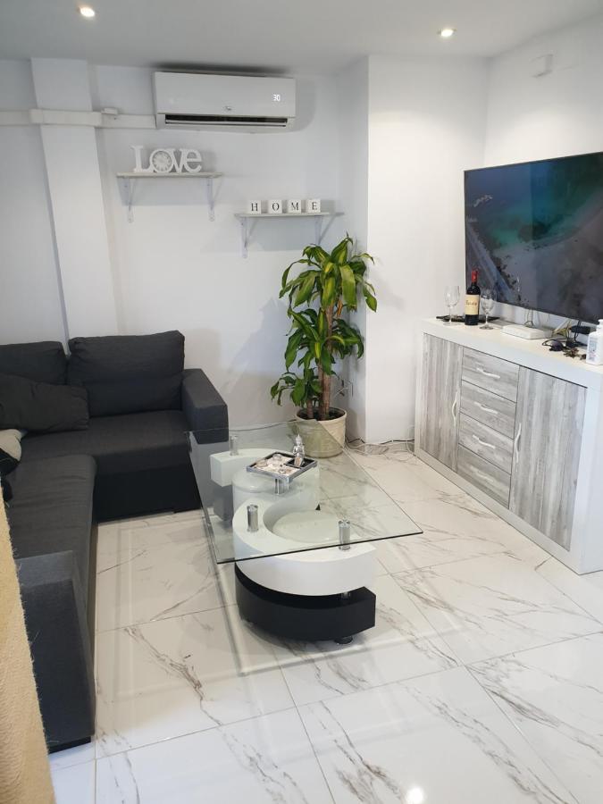 Beachside Apartment In Τορεβιέχα Εξωτερικό φωτογραφία