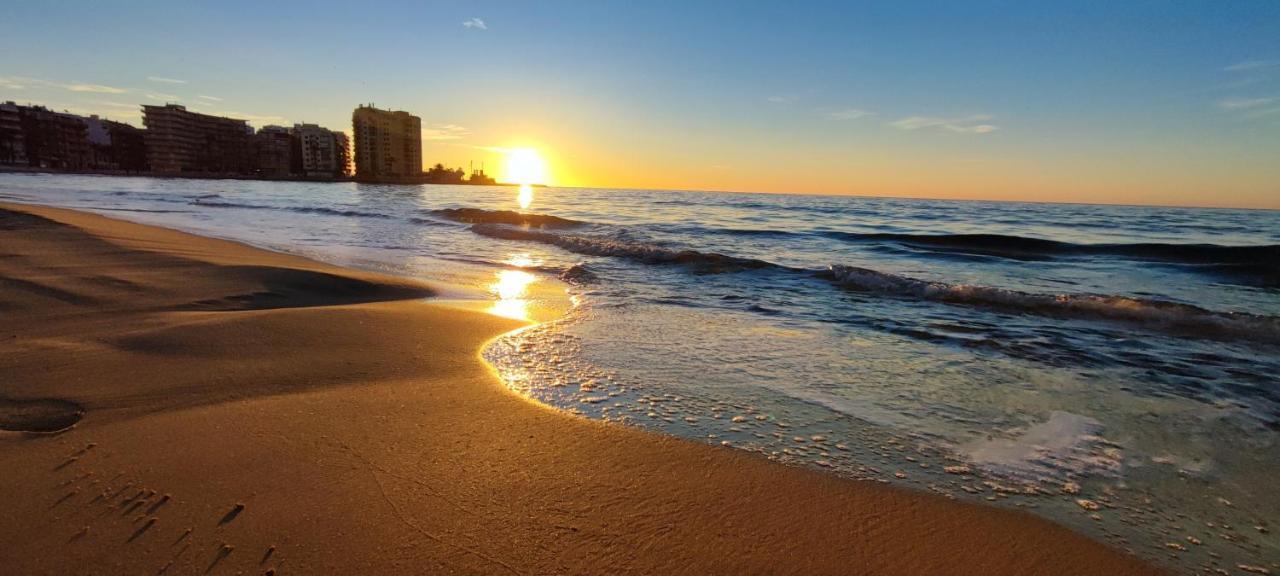 Beachside Apartment In Τορεβιέχα Εξωτερικό φωτογραφία