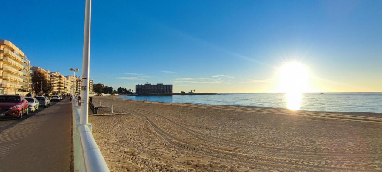 Beachside Apartment In Τορεβιέχα Εξωτερικό φωτογραφία